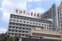 Nhập viện vì hóc táo, cậu bé 2 tuổi nhiễm HIV