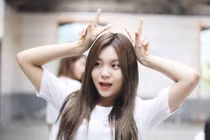 "Thần tượng xấu nhất Kpop" lột xác trong loạt hình mới