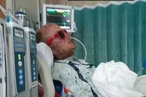 Video: Người đàn ông trở thành xác sống sau khi dùng kháng sinh