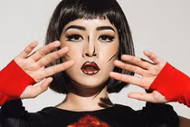 Những cách trang điểm độc đáo của Chi Pu, không phải ai cũng dám thử 