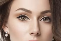 Mẹo trang điểm trẻ hơn đến chục tuổi cho quý cô ngoài 40 tuổi