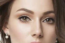 Mẹo trang điểm trẻ hơn đến chục tuổi cho quý cô ngoài 40 tuổi