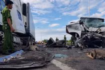 Xe rước dâu gặp tai nạn thảm khốc ở Đà Nẵng: 13 người chết