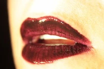 9 xu hướng làm đẹp "kinh dị" nhất trong lịch sử nhân loại