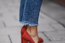 Bí quyết mang giày cao gót cả ngày không đau chân 