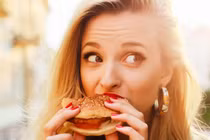 Dấu hiệu cảnh báo chế độ ăn của bạn thiếu rau xanh trầm trọng