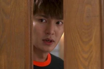 Bay vội về thăm vợ tai nạn, bác sĩ mừng rỡ nói một câu khiến tôi “chết đứng“