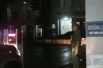 Video: Cảnh sát soi đèn kiểm tra mọi ngóc ngách Sở GD&ĐT Sơn La