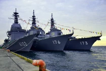 Thăm đội tàu chiến “khủng” ở căn cứ hải quân Yokosuka