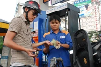 Xăng tăng giá 189 đồng/lít từ 15h chiều nay