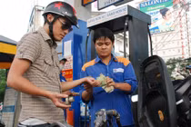 Xăng tăng giá 189 đồng/lít từ 15h chiều nay