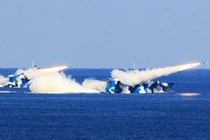 Tàu chiến Type 022 Trung Quốc có thể “đánh chìm” TSB Mỹ?