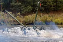 Thích thú xe tăng T-72 Nga vượt sông…như tàu ngầm