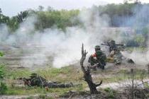 Quan sát Trường Sĩ quan Lục quân 2 diễn tập bắn đạn thật