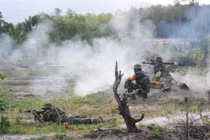 Quan sát Trường Sĩ quan Lục quân 2 diễn tập bắn đạn thật