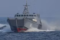 Thích thú tàu đổ bộ Dyugon Việt Nam định mua