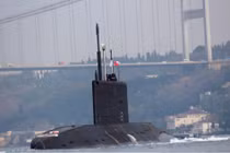 Theo dõi tàu ngầm Nga đi qua Thổ Nhĩ Kỳ về “nhà” 