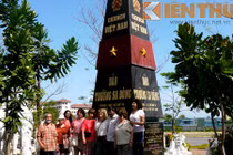 Kỳ lạ cột mốc chủ quyền Trường Sa Đông đặt trong nhà