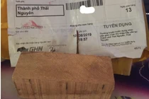 Ham giá hời, nhiều người đặt mua iPhone nhận về cục gỗ