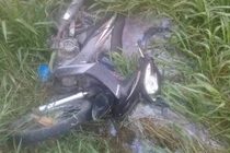 Quảng Nam: Phát hiện thi thể thanh niên bên xe máy dưới mương