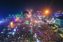 Hãi hùng biển người đổ về Cửa Lò trong kỳ nghỉ lễ