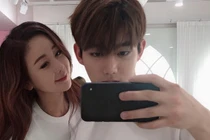 Chồng kém 18 tuổi của Hoa hậu Hàn Quốc khoe ảnh con đầu lòng