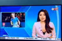 Nữ MC VTV gây tranh cãi vì mặc "xẻ sâu" trên sóng truyền hình