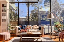 Gặp tai nạn khi làm vườn, mẹ Việt sang Úc mua vườn 450m2 làm điều "lạ"