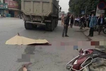 Người phụ nữ mang thai đôi bị xe tải cán tử vong