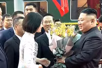 Nữ sinh tặng hoa ông Kim Jong Un dịp thượng đỉnh Mỹ-Triều là ai?