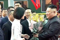 Nữ sinh tặng hoa ông Kim Jong Un dịp thượng đỉnh Mỹ-Triều là ai?
