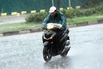 Dự báo thời tiết 22/4: Bắc Bộ mưa dông diện rộng