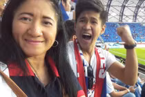 Người mẹ quốc dân đưa con trai vượt 7.000 km xem Asian Cup 2019