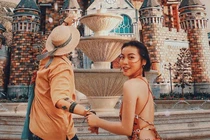 Công thức pose hình nghìn like của travel blogger Hà Trúc