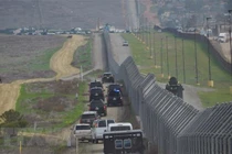 Tổng thống Mỹ sẽ xúc tiến xây bức tường biên giới trong 21 ngày