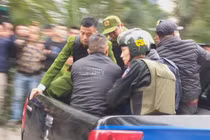 4 giờ nghẹt thở giải cứu 2 cô gái bị thanh niên nghi ngáo đá khống chế