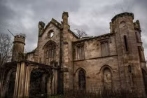 Những căn nhà đổ nát có giá hàng trăm nghìn tỷ, có tiền cũng khó mua