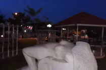 Di dời tượng phụ nữ lõa thể khỏi khu vực gần Miếu Bà Chúa Xứ