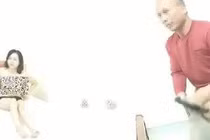 Lõa thể ôm đồng nghiệp chữa bệnh: Lộ tin nhắn tình cảm?