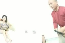 Lõa thể ôm đồng nghiệp chữa bệnh: Lộ tin nhắn tình cảm?