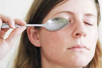 Cách massage làm đẹp bằng thìa đơn giản 