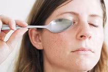 Cách massage làm đẹp bằng thìa đơn giản 