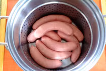 5 tuyệt chiêu làm xúc xích tại nhà ngon hơn ngoài hàng