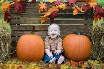 Chùm ảnh bé tạo dáng với bí ngô cực đáng yêu