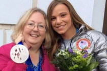 Bị mẹ bỏ rơi, 25 năm sau, cô gái làm nên điều kỳ diệu