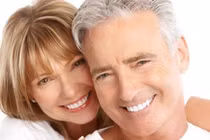 Chồng đi du lịch với bồ, vợ đưa mẹ chồng vào viện cấp cứu