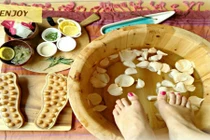 Công thức ngâm chân trị đau đầu, đau bụng kinh hiệu quả