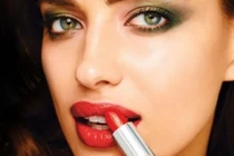 Tuyệt chiêu giữ son bền màu trong ngày lạnh