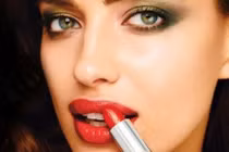 Tuyệt chiêu giữ son bền màu trong ngày lạnh