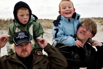 Ngắm cặp sinh đôi khác cha cực hiếm cực yêu